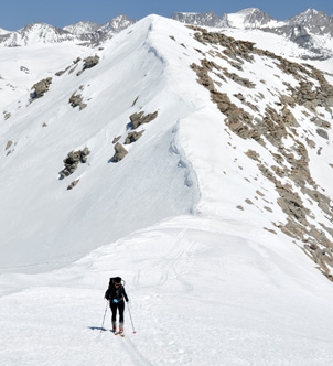 Winter's Alta Ridge with Table Mountain at the horizon